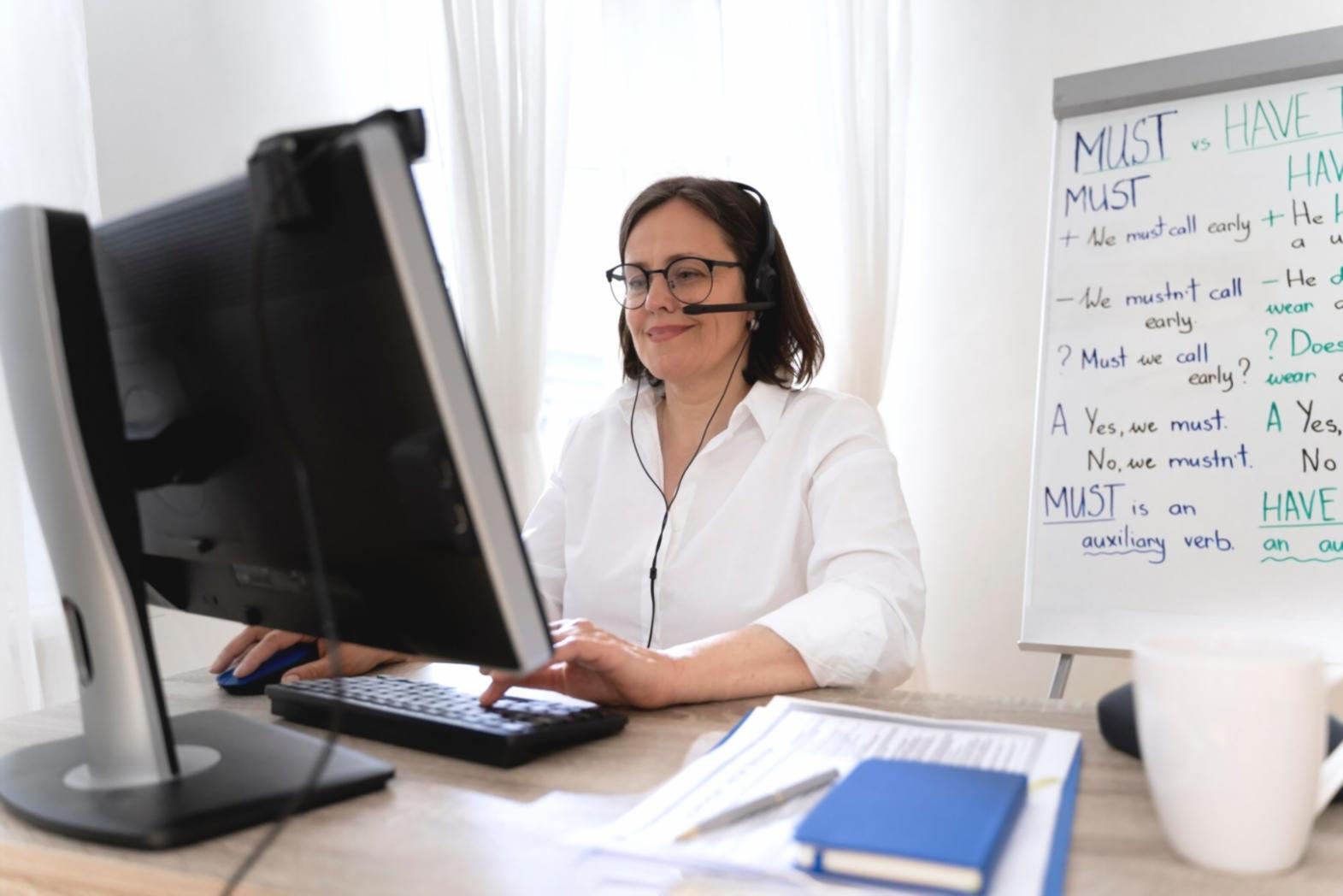 Professionelle Budgetanalyse und Finanzplanung in modernem Büroumfeld
